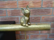 CAT (SITTING POSE) TILLER PIN