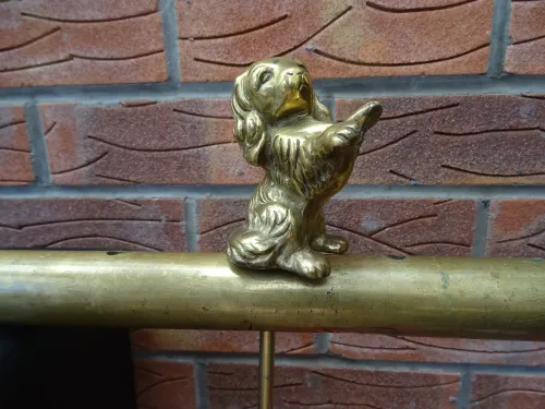 DOG (SPANIEL TYPE) BEGGING POSE TILLER PIN